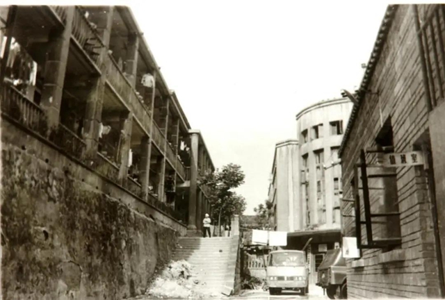 【70年·時移境遷】西南醫(yī)大附院的這幾個門診部，勾起您多少回憶呢？(圖6)
