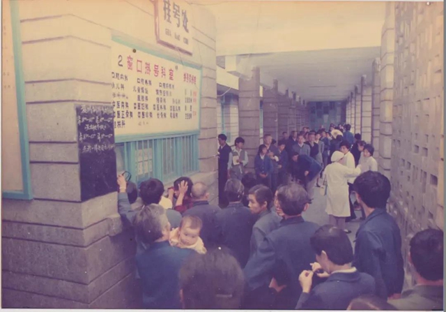 【70年·時移境遷】西南醫(yī)大附院的這幾個門診部，勾起您多少回憶呢？(圖8)