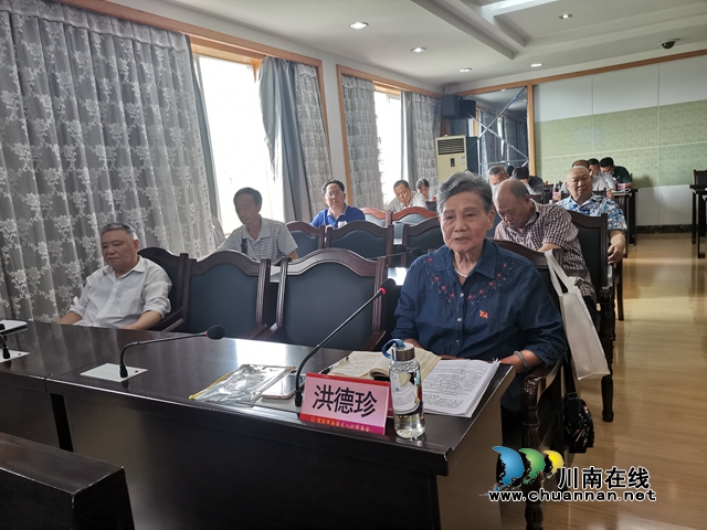 宜賓南溪區(qū)人大常委會(huì)開展省委書記彭清華來宜視察調(diào)研指示精神和重要講話精神專題學(xué)習(xí)討論(圖2)