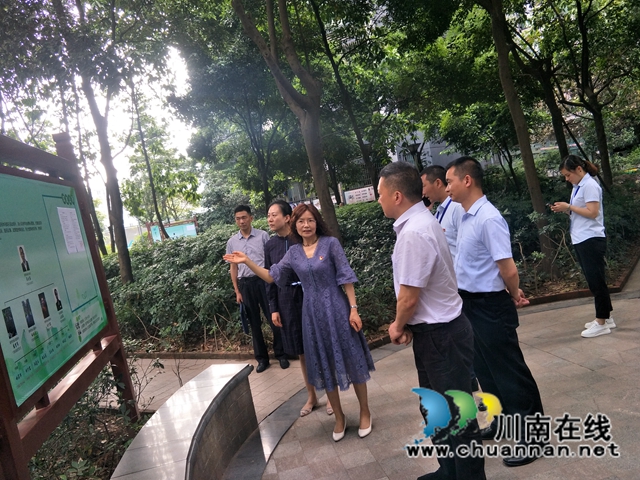 冉雷波調(diào)研錦華十年城小區(qū)黨建工作