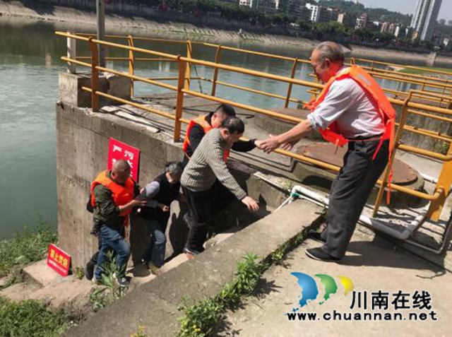 江陽區(qū)北城街道濂溪路社區(qū)組織開展防汛救災(zāi)應(yīng)急演練活動(圖2)