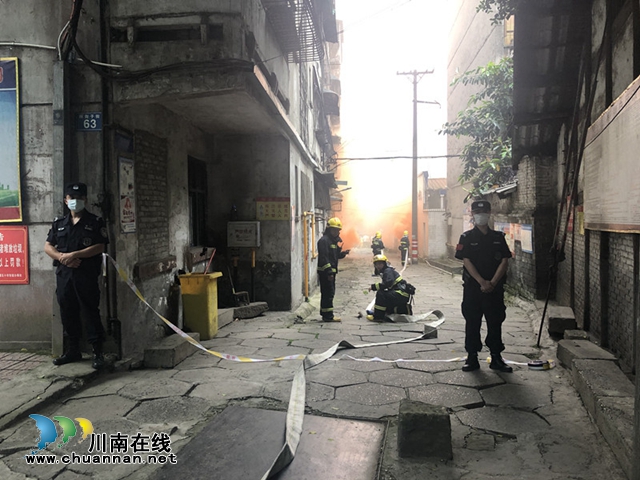 “火災(zāi)+地災(zāi)+內(nèi)澇” 龍馬潭小市街道硬核實(shí)戰(zhàn)演練！(圖1)