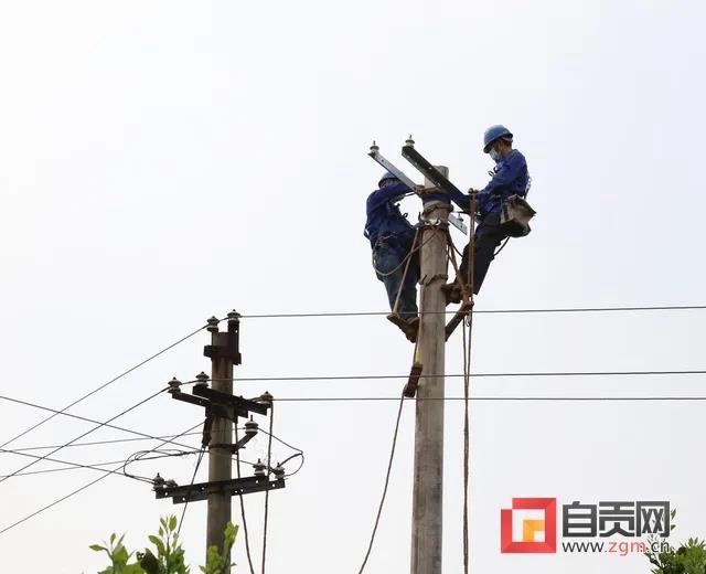 11級大風侵襲自貢！一房屋當場被吹垮(圖8)