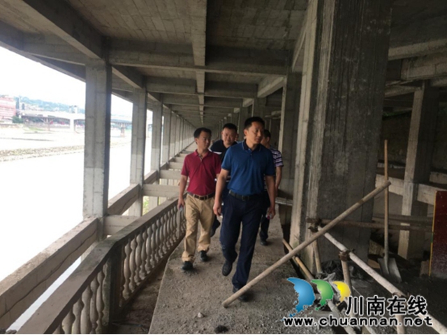江陽(yáng)區(qū)北城街道黨工委書記袁勇剛帶隊(duì)檢查低洼地帶汛期安全
