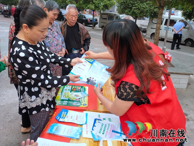 江陽區(qū)茜草街道開展防災(zāi)減災(zāi)日宣傳活動