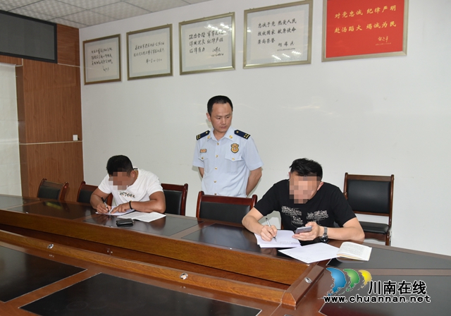 堵塞小區(qū)道路 瀘州2名私家車主被罰抄寫(xiě)消防法規(guī)(圖1)
