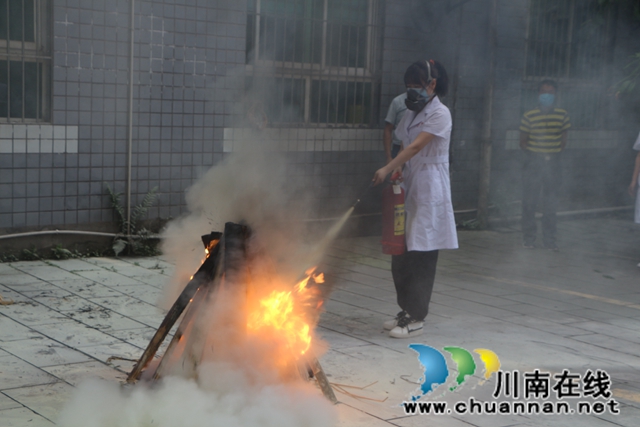 表彰大會(huì)＋應(yīng)急演練　黃艤鎮(zhèn)彌陀中心衛(wèi)生院：不一樣的“5.12”護(hù)士節(jié)(圖9)