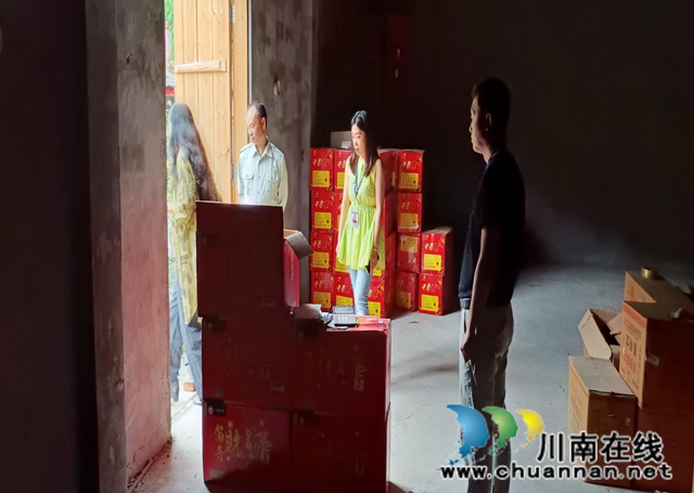 合江縣先灘鎮(zhèn)開展煙花爆竹中轉(zhuǎn)庫現(xiàn)場處置演練(圖1)