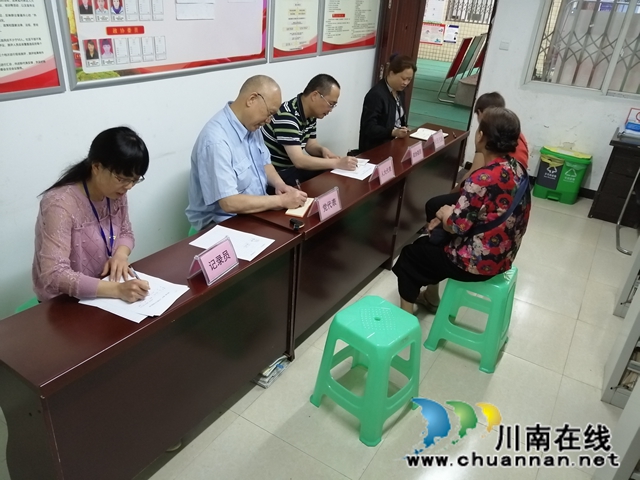 龍馬潭區(qū)小市街道合道街社區(qū)開展“兩代表一委員”接待活動(dòng)(圖2)