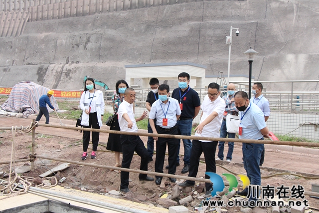 龍馬潭區(qū)紅星街道組織人大代表、政協(xié)委員開展視察調研活動