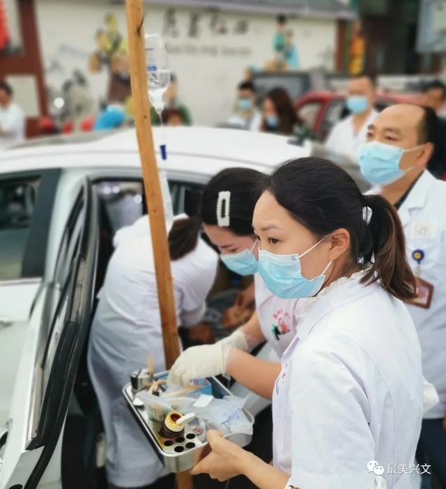 緊急！興文一孕婦在車上產(chǎn)子，嬰兒臍帶繞頸(圖2)