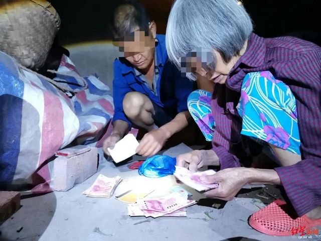 6000元現(xiàn)金和16萬存折被盜！宜賓老兩口帶著哭腔報警，結果……(圖2)