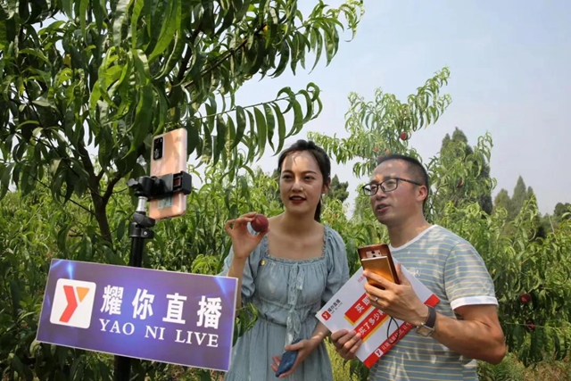 2小時(shí)賣(mài)出6000斤！內(nèi)江這個(gè)小山村來(lái)了一群“美女主播”(圖6)