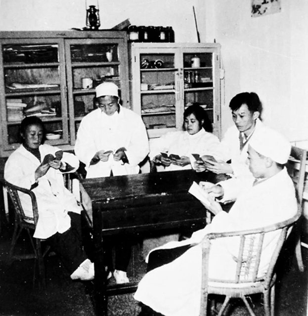 【歲月流金·70年史跡】各種高難度手術(shù)，70年代西南醫(yī)大附院已名揚(yáng)四海(圖4)