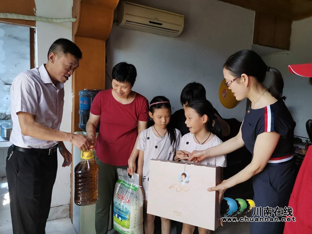 瀘縣：助殘日，志愿者黃蓉一家這樣度過