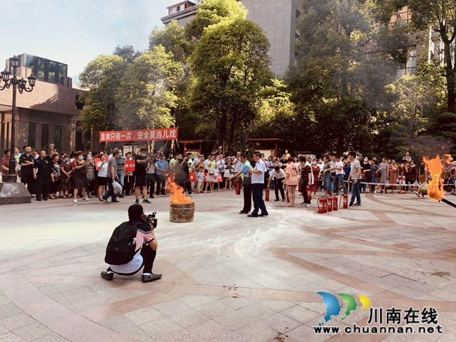 江陽區(qū)華陽街道開展夏季住宅防洪防汛及消防應(yīng)急演練