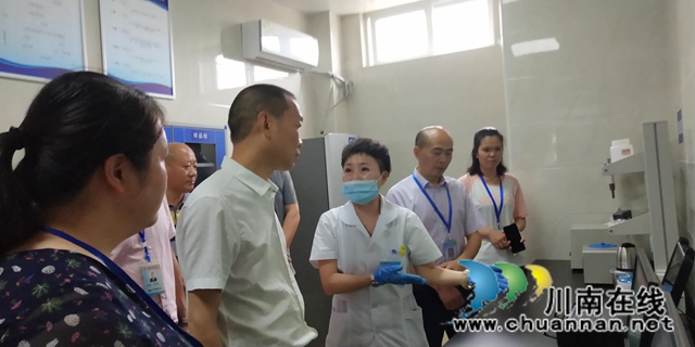 付海兵檢查江陽區(qū)茜草街道轄區(qū)內(nèi)學(xué)校疫情防控和食品安全工作