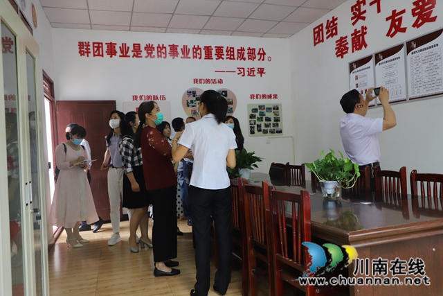 阮小梅率隊到瀘縣玉蟾街道調(diào)研全國文明村創(chuàng)建工作(圖3)