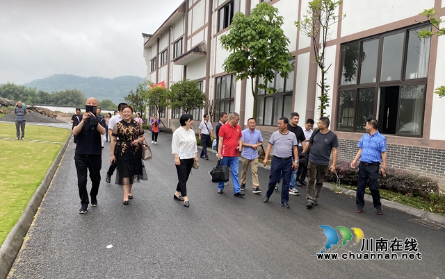 江陽區(qū)工商聯(lián)：會員互訪，走進酒企(圖2)