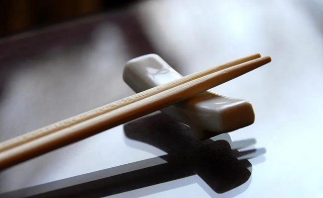 【分享】洗完筷子朝上還是朝下放？大部分人做錯了！(圖3)