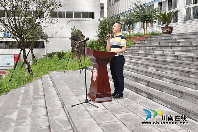 納溪護(hù)國中學(xué)舉行“高考40天沖刺誓師大會(huì)”(圖2)
