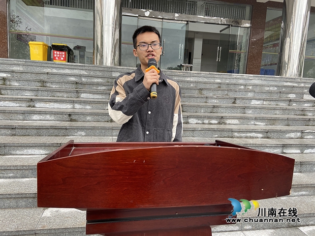 納溪護(hù)國中學(xué)舉行“高考40天沖刺誓師大會(huì)”(圖3)