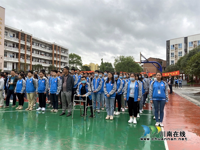 納溪護(hù)國中學(xué)舉行“高考40天沖刺誓師大會(huì)”(圖4)