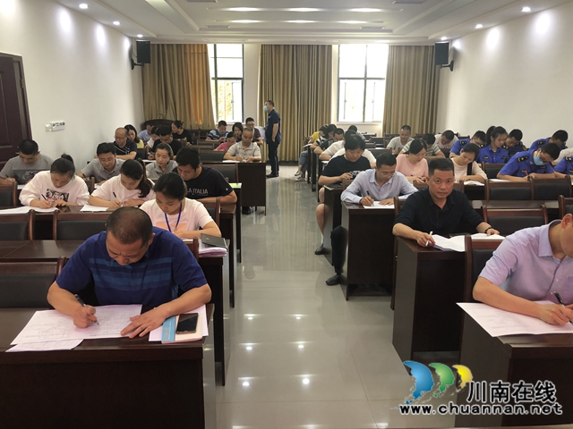 瀘縣綜合行政執(zhí)法局開展脫貧攻堅幫扶責任人應知應會知識測試(圖2)
