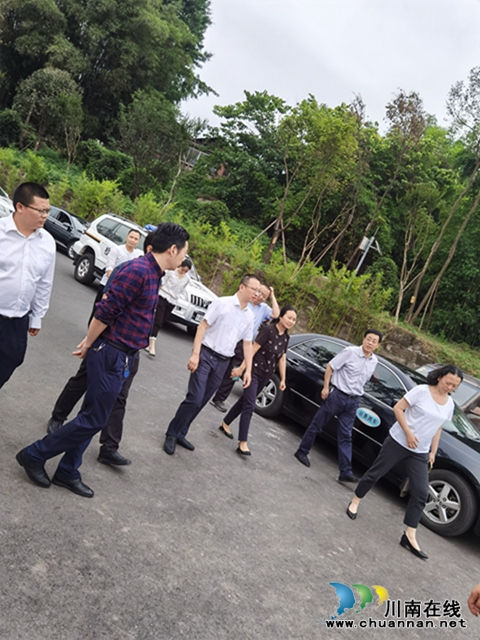 省監(jiān)察廳一行督察龍馬潭區(qū)羅漢街道老鷹丘雨污分流整治情況