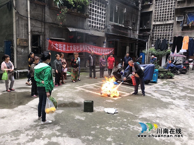龍馬潭區(qū)小市街道開展消防安全知識(shí)進(jìn)樓院活動(dòng)