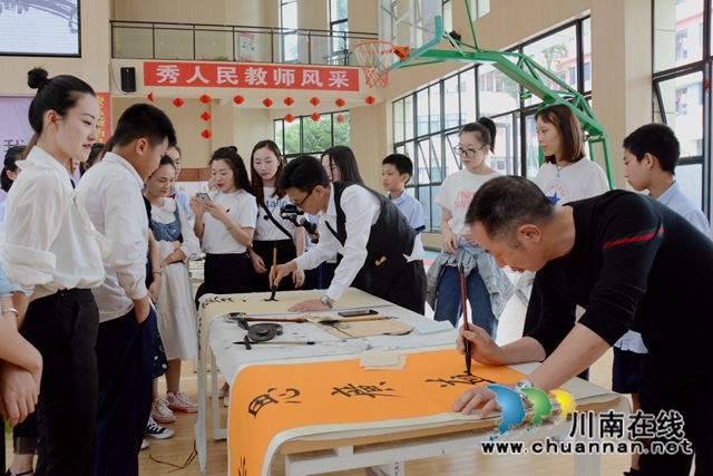 敘永縣城西實(shí)驗(yàn)學(xué)校：師生筆尖對決，千人在線“觀戰(zhàn)”(圖2)