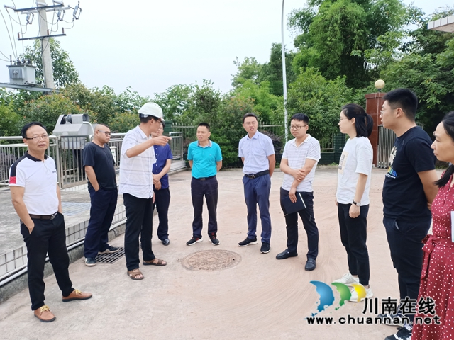 張福榮到瀘縣潮河鎮(zhèn)督導(dǎo)鹽水溪河長(zhǎng)制工作