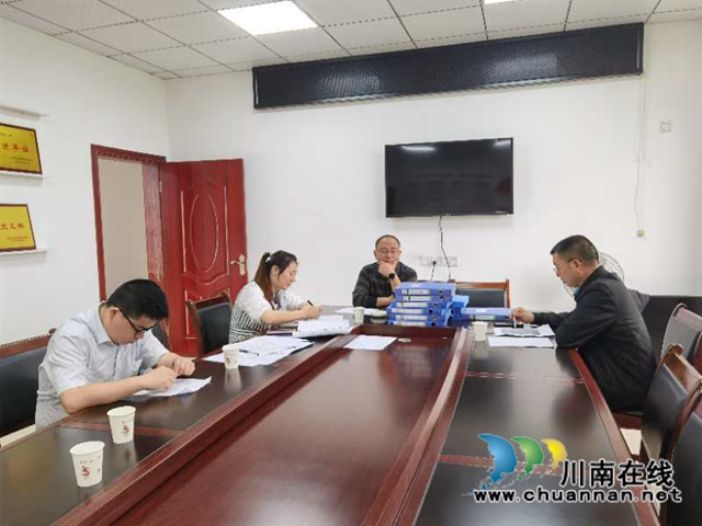 瀘縣市場監(jiān)督管理局開展脫貧攻堅掛牌督戰(zhàn)交叉檢查(圖2)