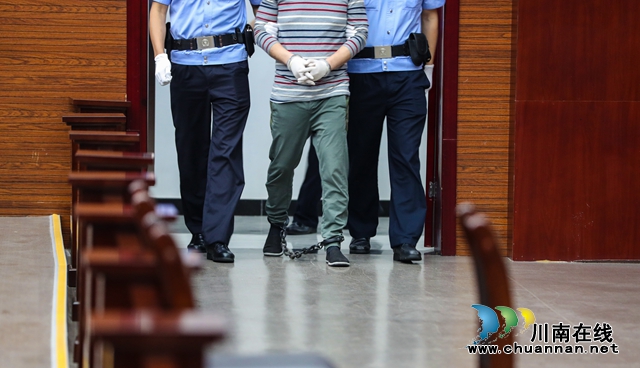 充當(dāng)惡勢力“保護(hù)傘” 瀘州一派出所原所長被判5年6個(gè)月！(圖2)