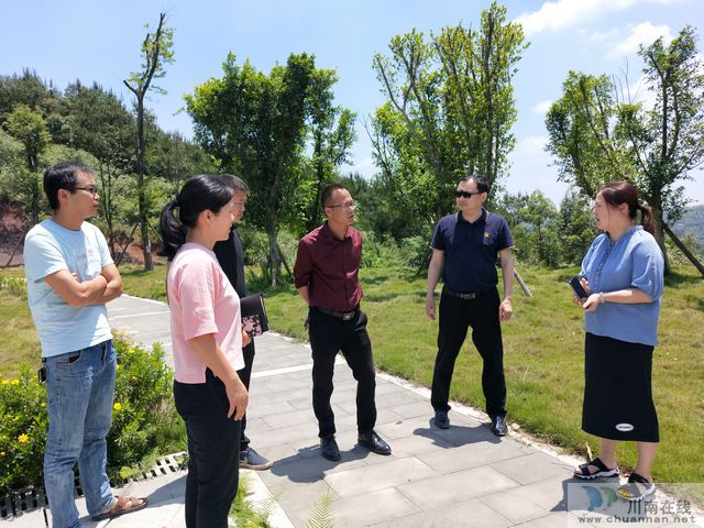 瀘州市城管執(zhí)法局督查瀘縣農(nóng)村生活垃圾治理工作