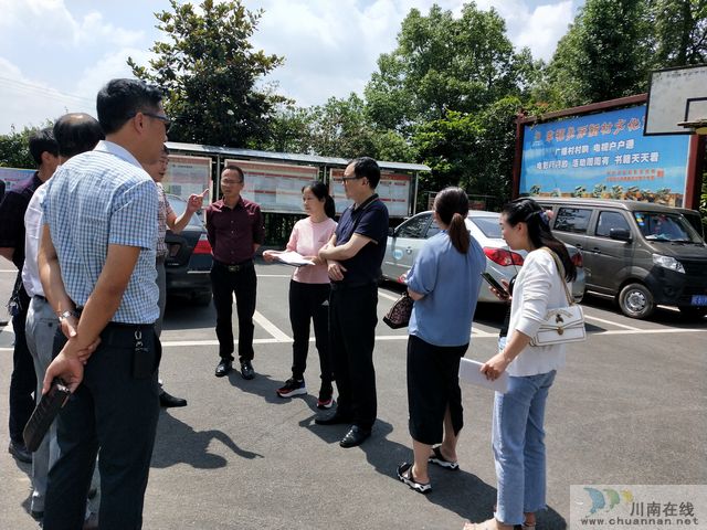 瀘州市城管執(zhí)法局督查瀘縣農(nóng)村生活垃圾治理工作(圖3)