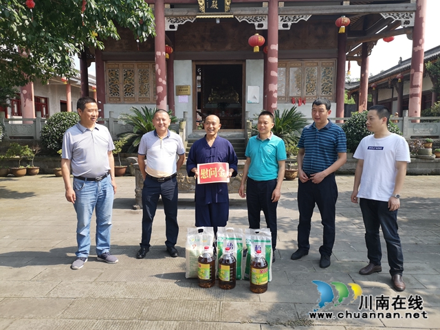 張福榮到瀘縣玉蟾街道龍腦寺開展慰問工作