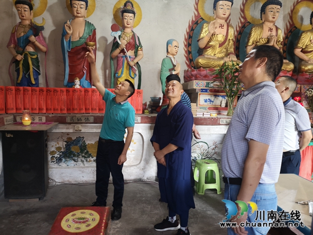 張福榮到瀘縣玉蟾街道龍腦寺開展慰問工作(圖4)