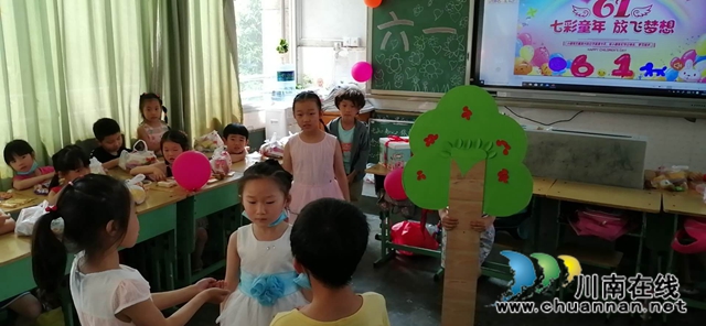 納溪區(qū)逸夫實驗小學：一次特殊的六一慶?；顒?圖1)