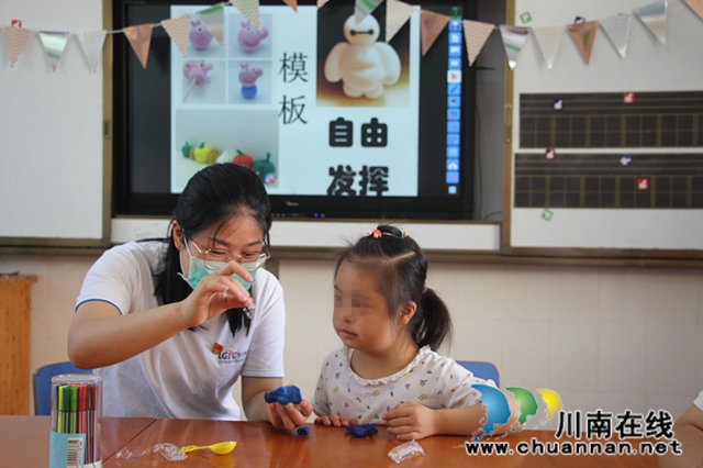 龍馬潭區(qū)特殊教育學(xué)校接受愛心捐贈(圖1)