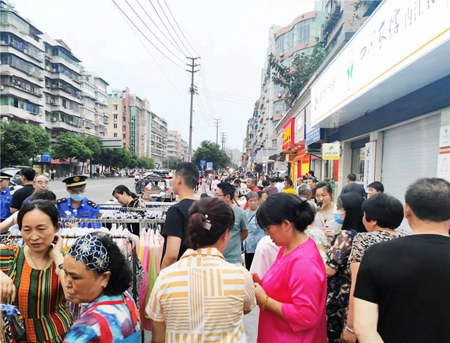 內(nèi)江城區(qū)這10個(gè)地段可擺攤，18條街道管控放寬(圖2)