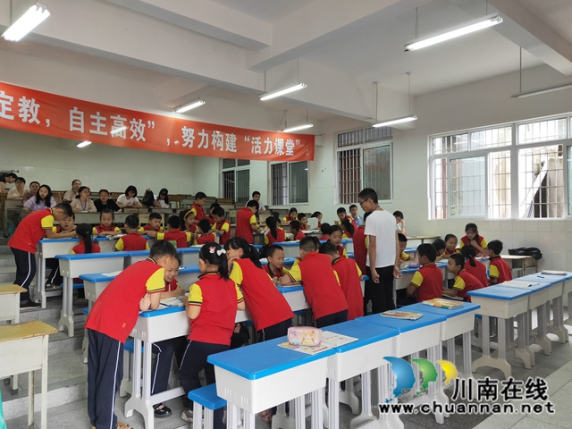 瀘州市兆和學(xué)校和官渡學(xué)校開展精準(zhǔn)結(jié)對幫扶教研活動(圖2)