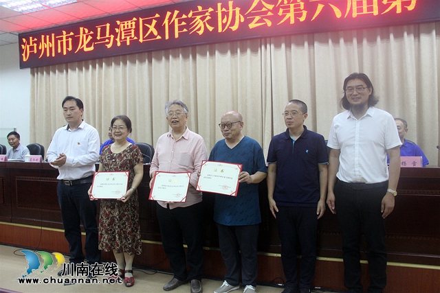 歐陽錫川當(dāng)選龍馬潭區(qū)第六屆作協(xié)主席　《龍馬潭作家》首發(fā)式舉行(圖4)
