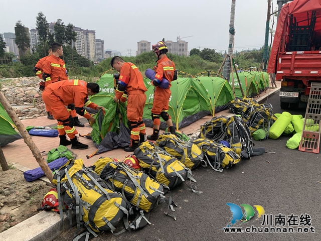 練為戰(zhàn)！瀘州消防“亮劍”地震實戰(zhàn)拉動演練現(xiàn)場(圖21)