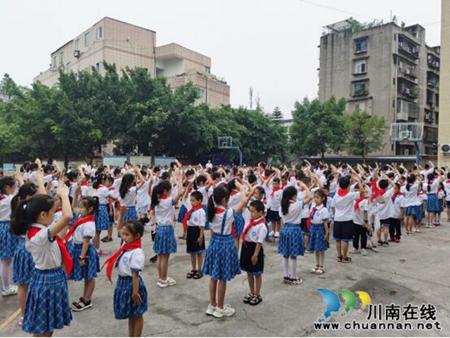 龍馬潭區(qū)新民小學舉行“迎接少代會，爭做好隊員”新隊員入隊儀式(圖2)