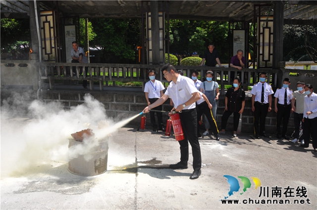 瀘州市殯儀館舉行2020年“安全生產(chǎn)月”活動(dòng)啟動(dòng)儀式暨消防安全知識(shí)培訓(xùn)(圖5)