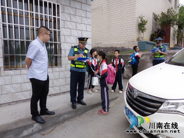 瀘縣百和鎮(zhèn)開展道路交通“五統(tǒng)一、五聯(lián)動”聯(lián)合執(zhí)法行動