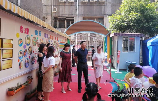 江陽區(qū)北城街道對轄區(qū)4所學(xué)校學(xué)生開展“六一”兒童節(jié)慰問活動