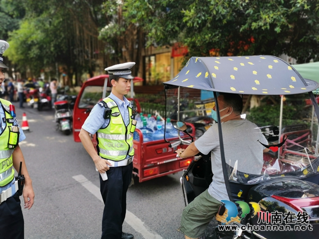 合江交警嚴(yán)查“一盔一帶”，助力安全出行