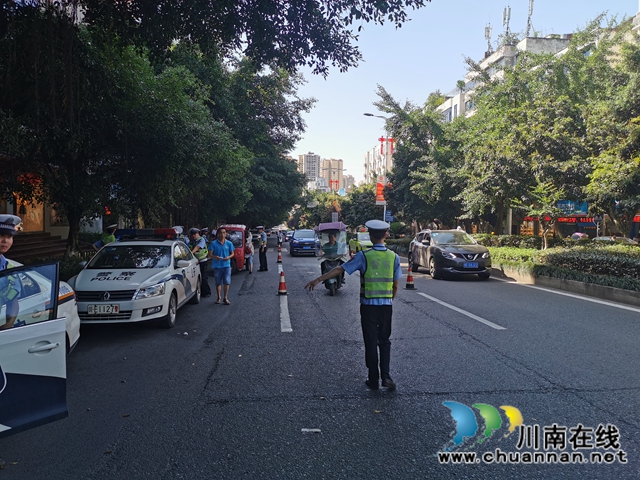 合江交警嚴(yán)查“一盔一帶”，助力安全出行(圖4)